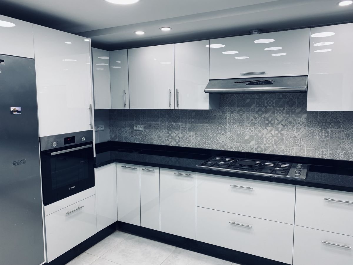 مطبخ خشمونيوم راقٍ