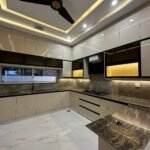 مطبخ خشبي مودرن فاخر بالرياض