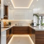 مطبخ عصري يجمع بين الخشب والألمنيوم