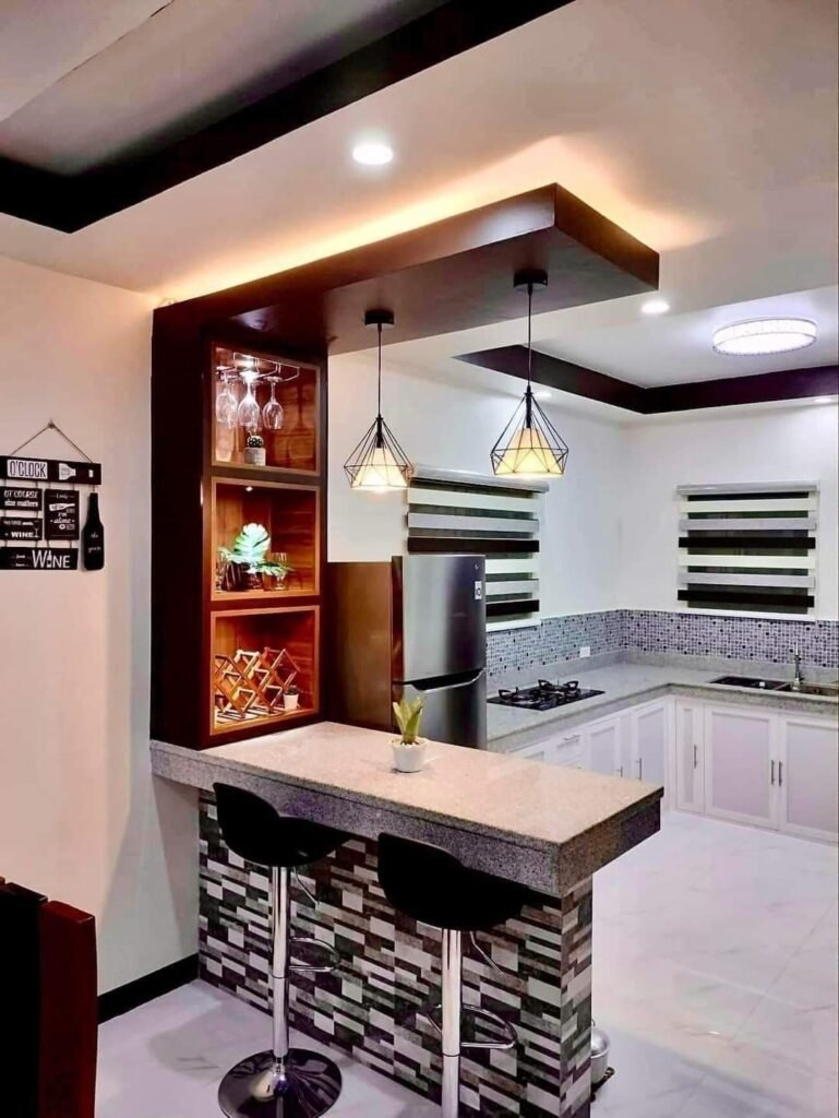 مطبخ مودرن بتفاصيل خشبية أنيقة